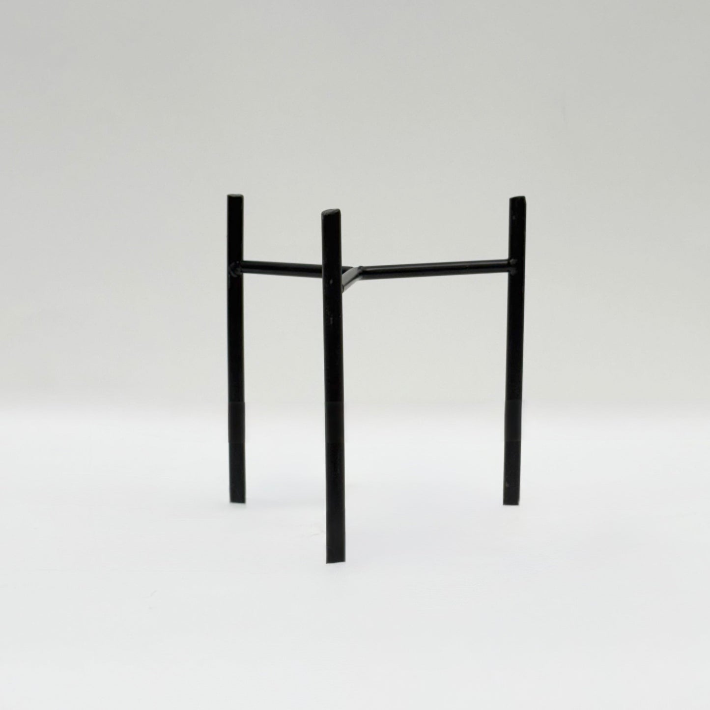 Geometric Patterned Ceramic Planter with Black Metal Stand